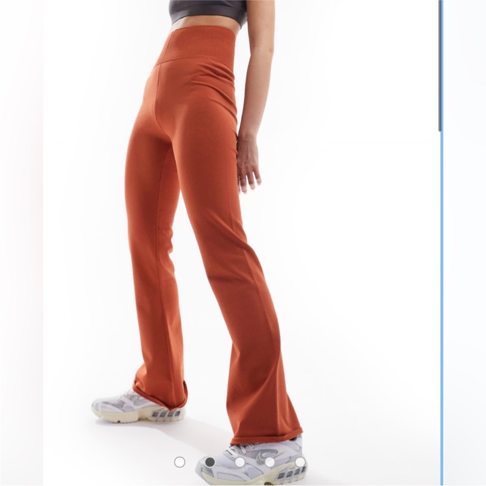 NIKE Chill Knit Flare Leggings Burnt Orange size Medium